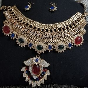 Gold Necklace w/matching earrings